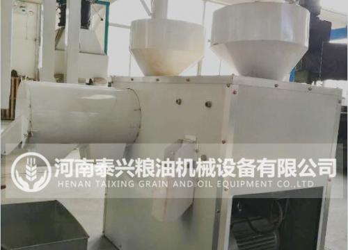 玉米脫皮制糝機